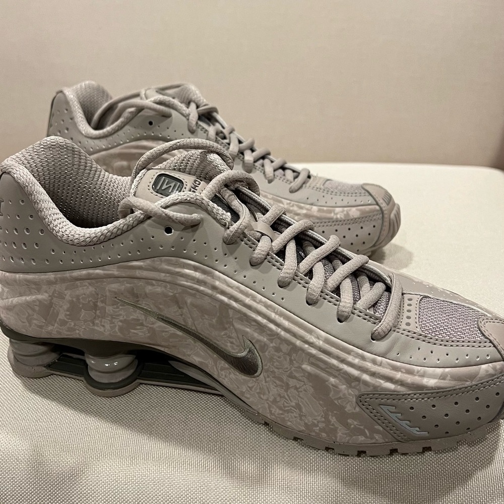 Nike Shox R4 - Picture 2 of 6